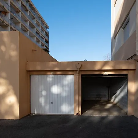 Apartment Grand T2 Proche Avec Piscine Collective, Climatisation, Parking Etroit - Fr-1-803-51