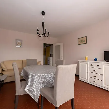 Location T2 Avec Piscine, Proche Plage, Tennis, Et Garage Ferme - - Fr-1-803-51 *