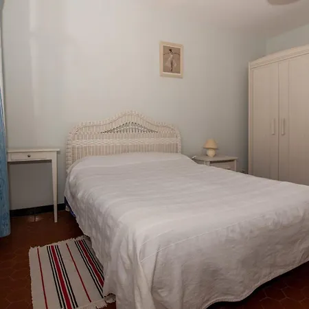 Grand T2 Proche Avec Piscine Collective, Climatisation, Parking Etroit - Fr-1-803-51 Apartman