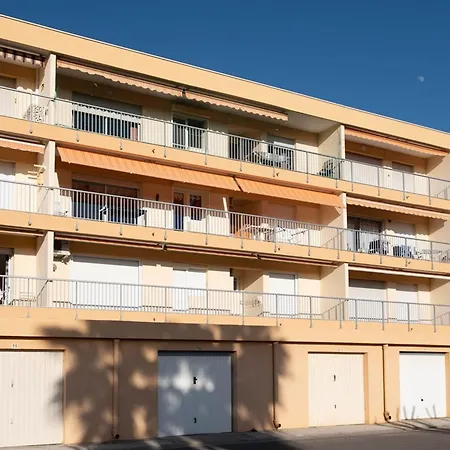 Grand T2 Proche Avec Piscine Collective, Climatisation, Parking Etroit - Fr-1-803-51 * Le Lavandou