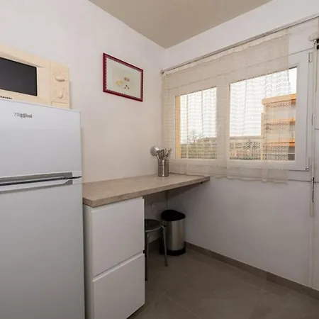 Grand T2 Proche Avec Piscine Collective, Climatisation, Parking étroit - Fr-1-803-51 Apartamento *