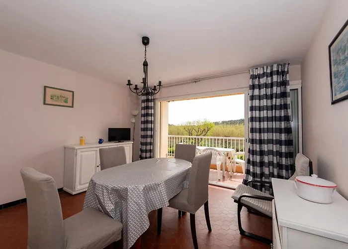 Grand T2 Proche Avec Piscine Collective, Climatisation, Parking Etroit - Fr-1-803-51