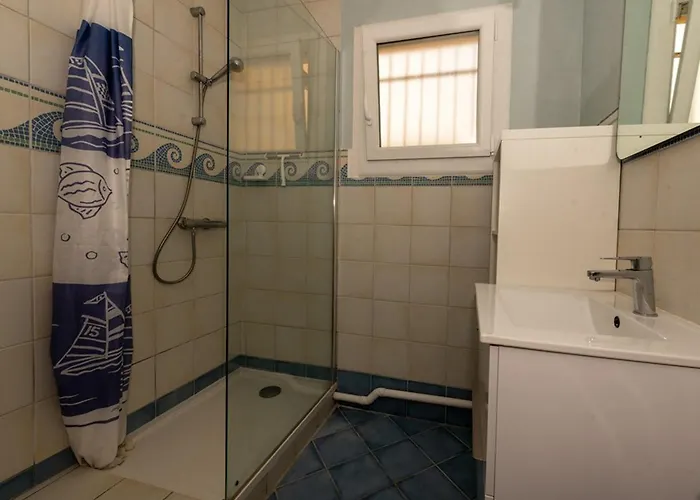 Apartman Grand T2 Proche Avec Piscine Collective, Climatisation, Parking Etroit - Fr-1-803-51 Le Lavandou