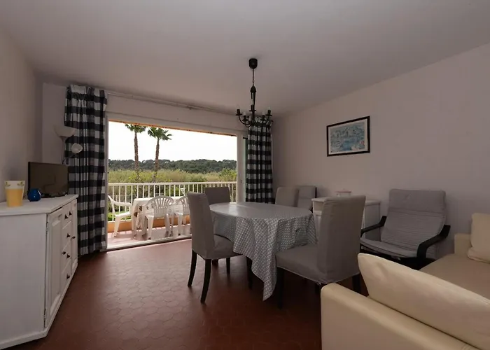 Grand T2 Proche Avec Piscine Collective, Climatisation, Parking Etroit - Fr-1-803-51